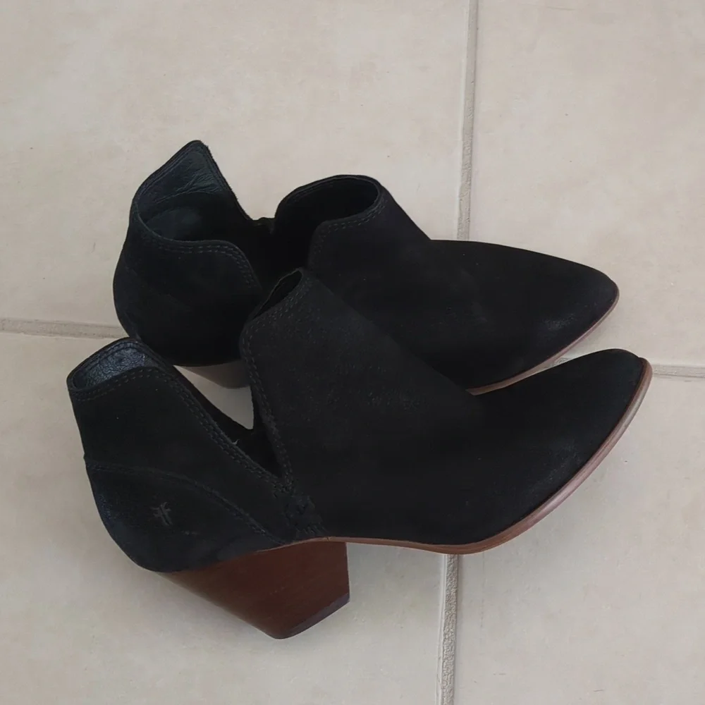 Frye Cut Out Black Ankle Suede Boho Western Coastal Heeled Boots Sz 9.5